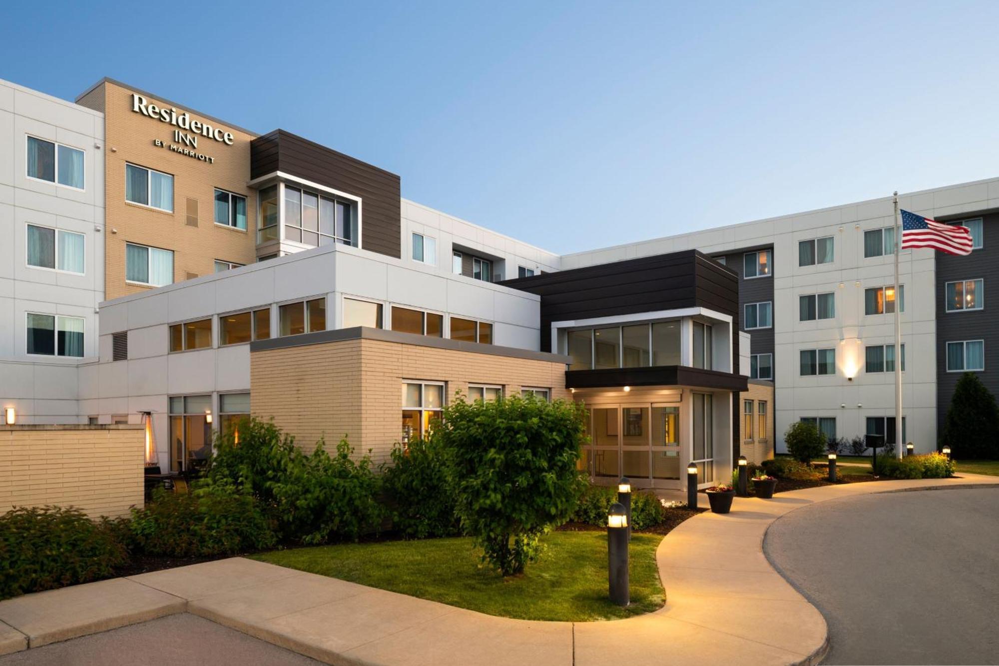 Residence Inn By Marriott Milwaukee West Уоууотоса Экстерьер фото